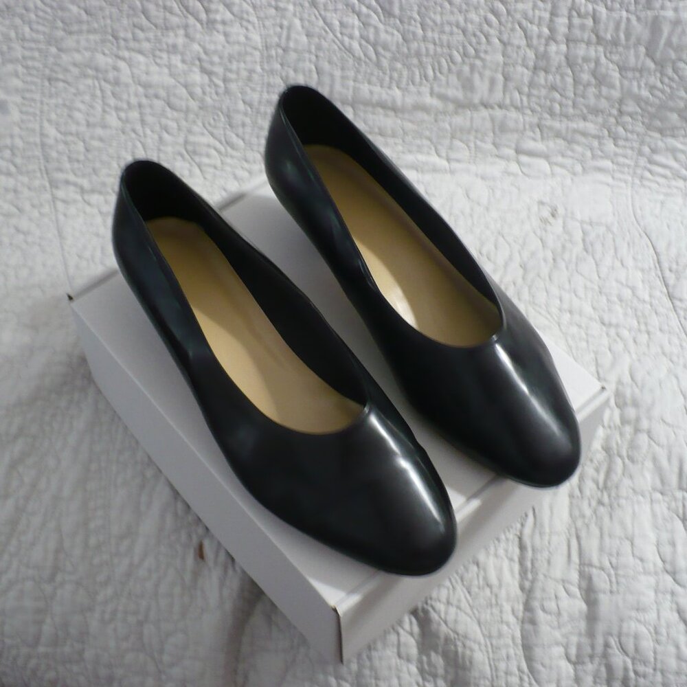 EXCELLENT USE CONDITION VALLEY LANE BLACK PATENT LEATHER PUMPS SIZE 14WW